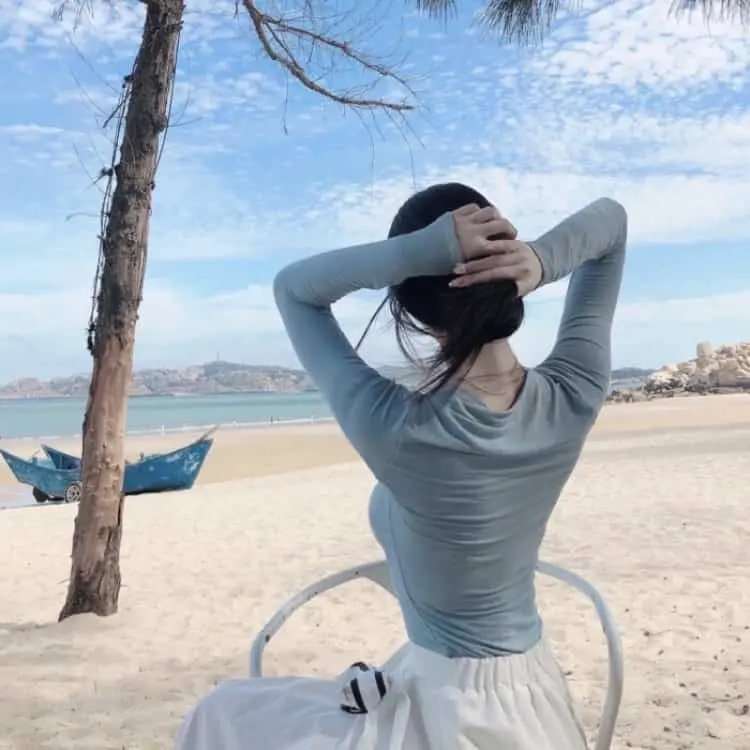【大尺度惊悚经典】《大逃杀》未删减导演剪辑修复版：被送到荒岛互相残杀的同班同学，日本最残酷的人性社会实验