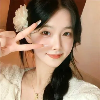 萝莉与太妹的友谊《下妻物语》深田恭子土屋太凤：穿洛丽塔的乖乖女与骑重机车的暴走族爆笑青春