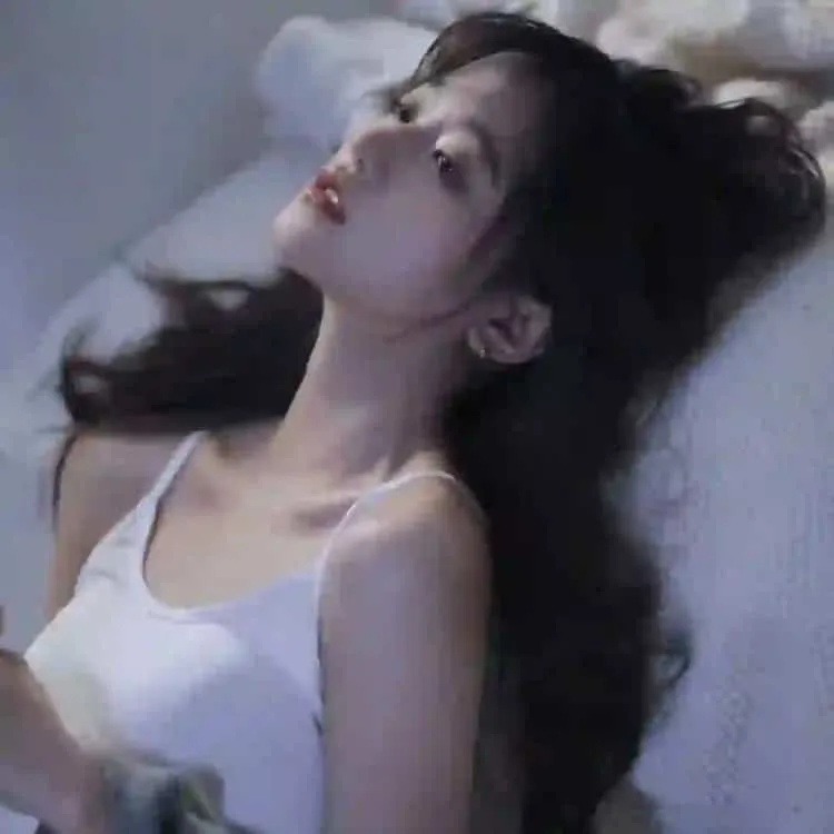 韩国丧尸喜剧《奇妙的家族》超清在线：被丧尸咬了能返老还童？脑洞大开